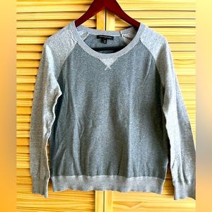 Banana Republic Women’s crew neck shirt. Size MED lightweight cotton